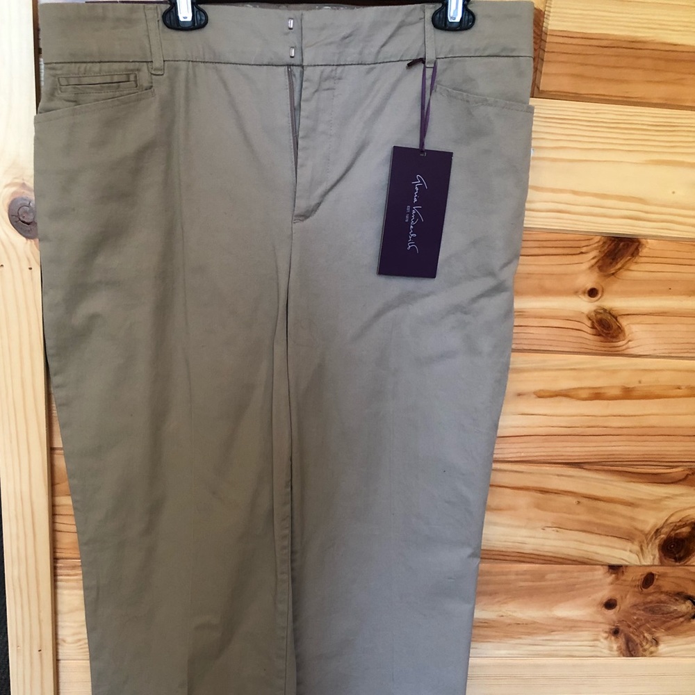 NWT Gloria Vanderbilt size 16 khakis